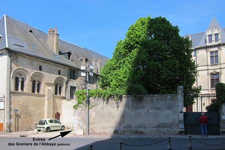 Greniers de l'Abbaye Clocher de l'Abbatiale de la Trinité